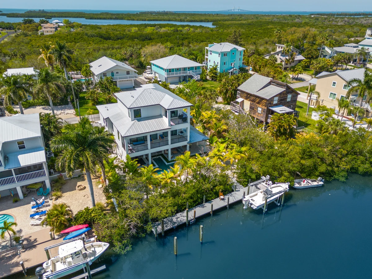 Modern coastal home beside the water
